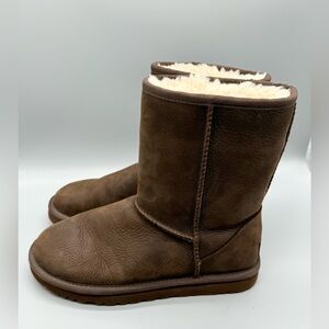 UGG 1005093 Classic Short Boots Brown Shearling Lined Womans sz 8